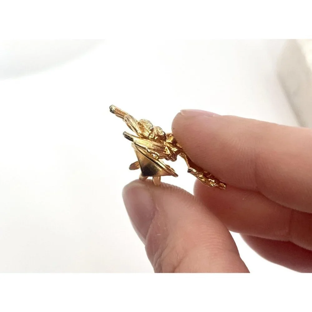 Praying Angel in Flight Gold Toned Vintage Costume Jewelry Brooch | Lapel Pin